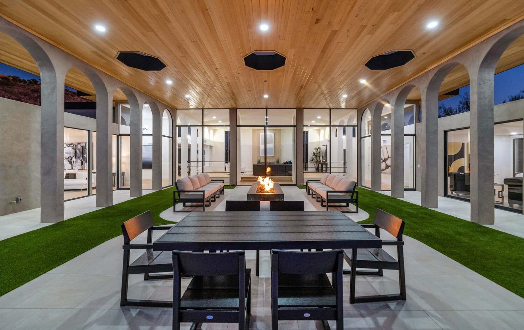 Paradise Valley House: 6664 N. 40th St