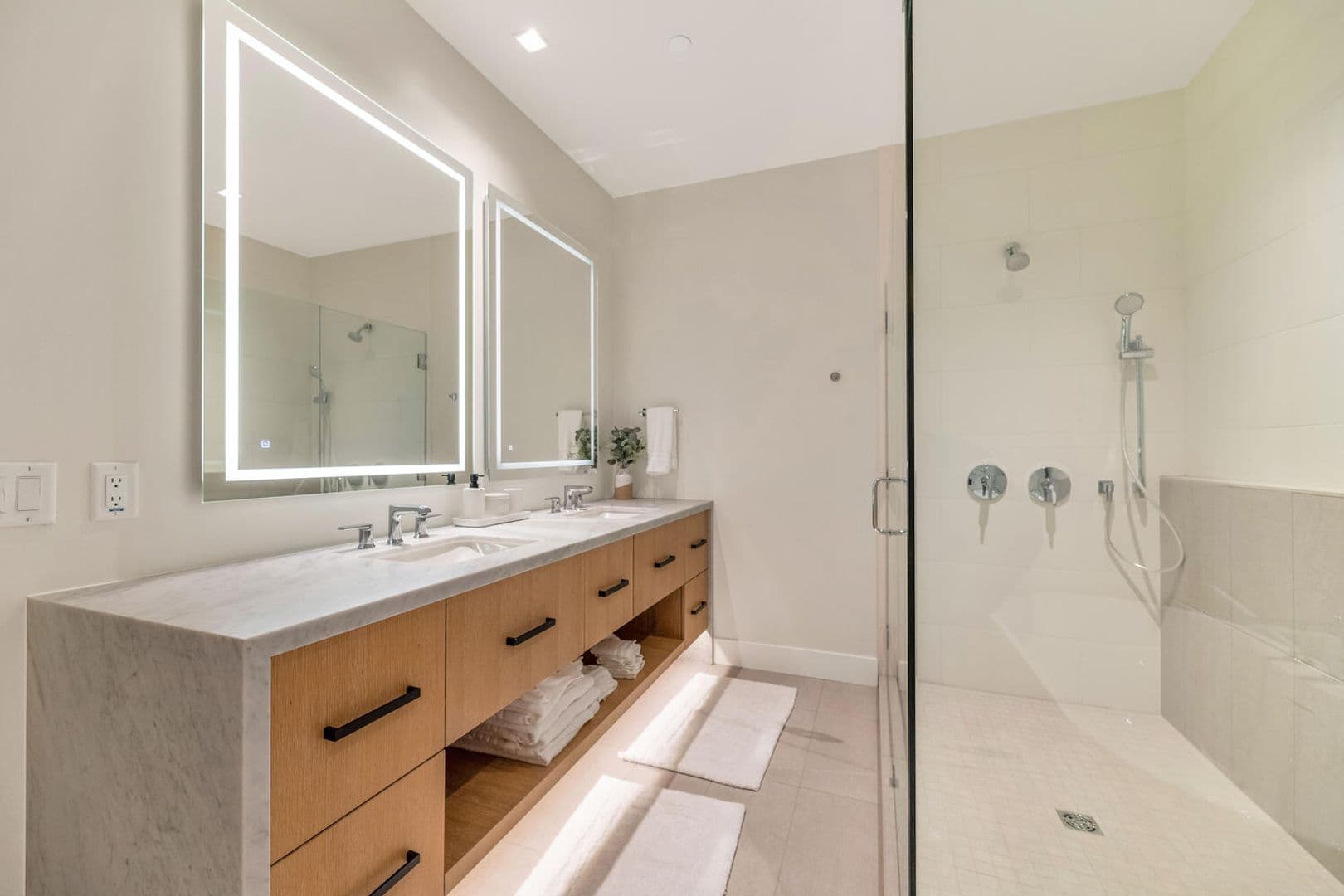Scottsdale House: 6331 E Phoenician Blvd #1
