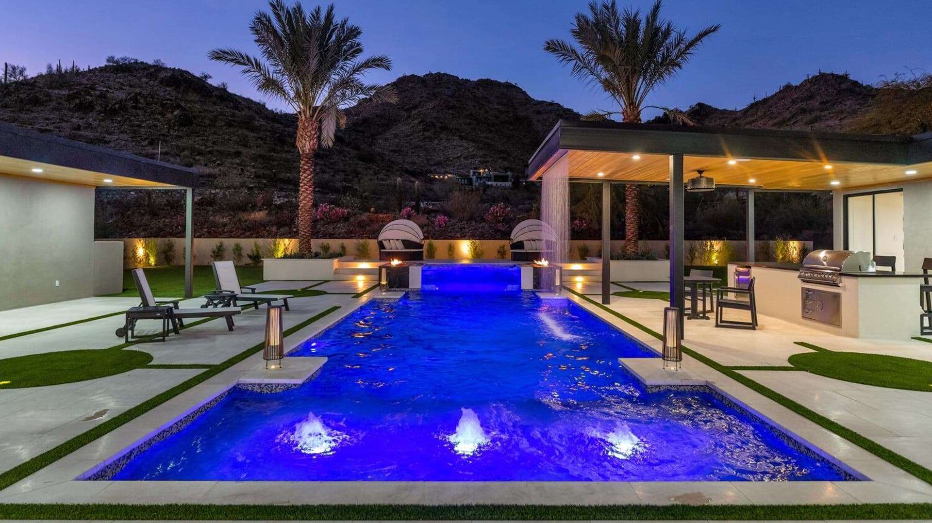 Paradise Valley House: 6664 N. 40th St