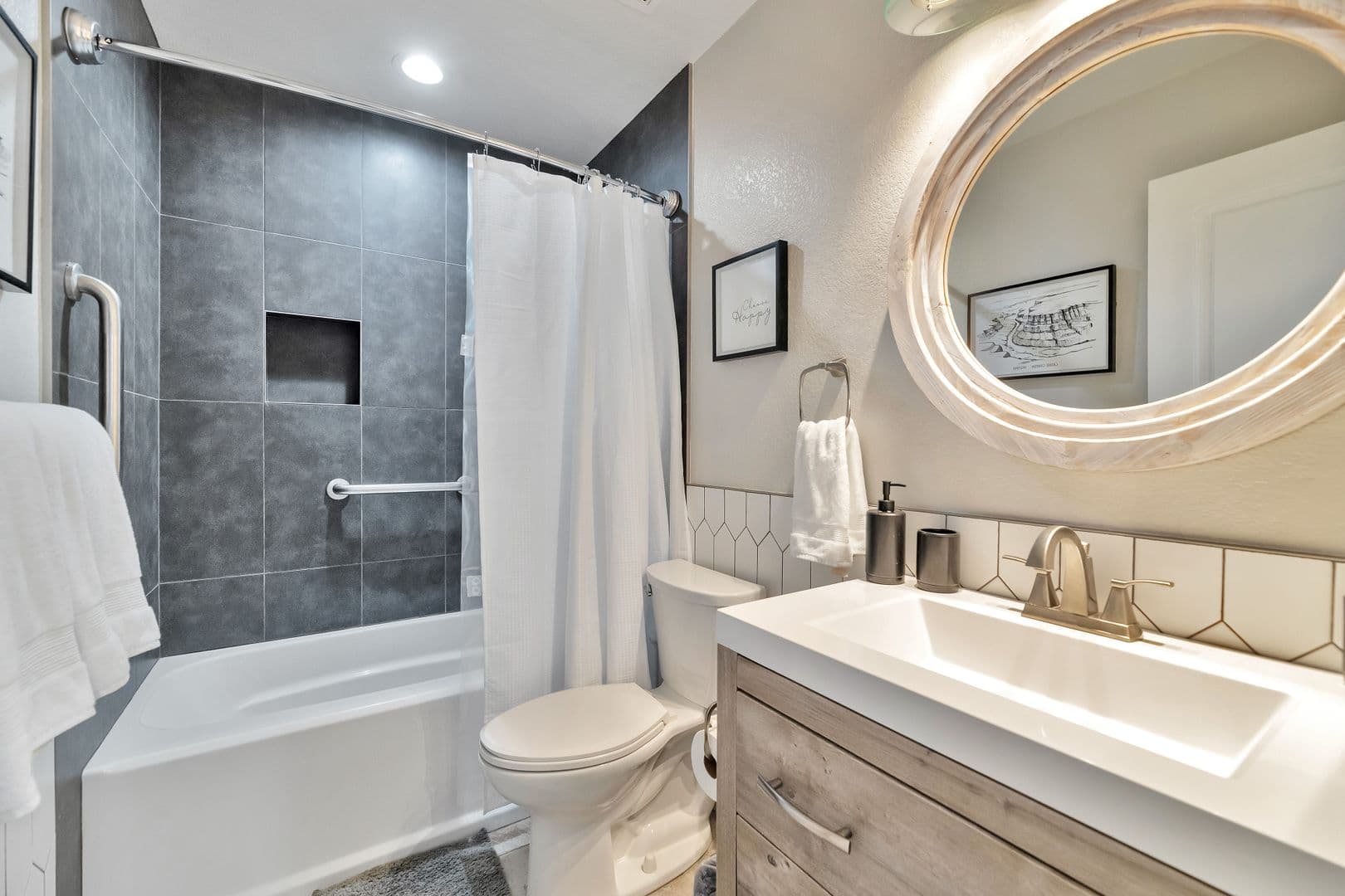 Scottsdale House: 7021 E Earll Dr #103