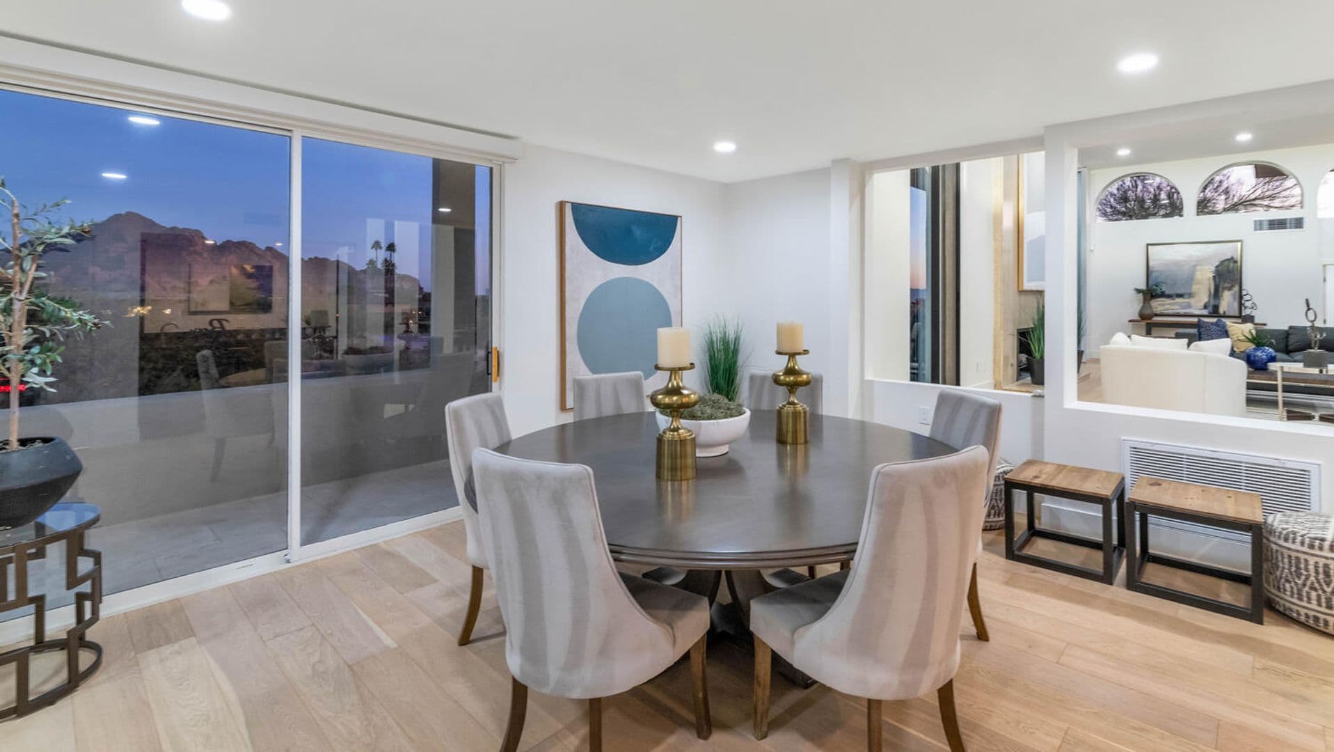Paradise Valley House: 6664 N. 40th St