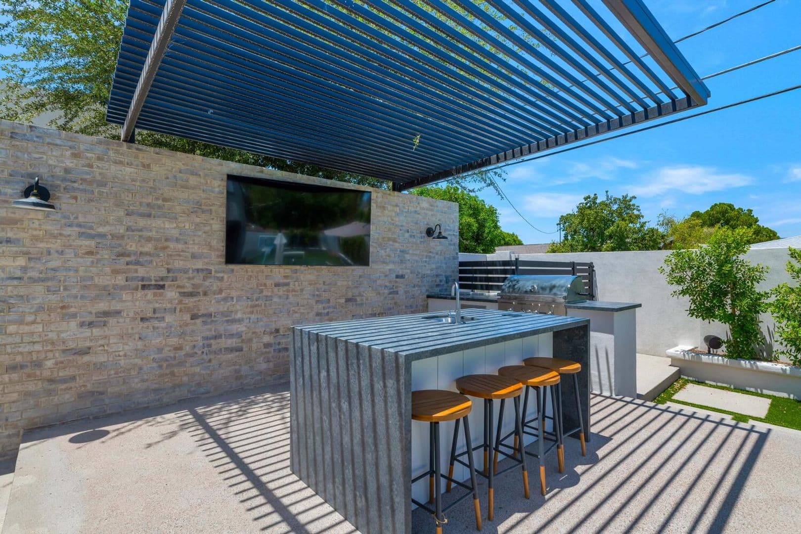 Phoenix House: 4216 E Hazelwood St