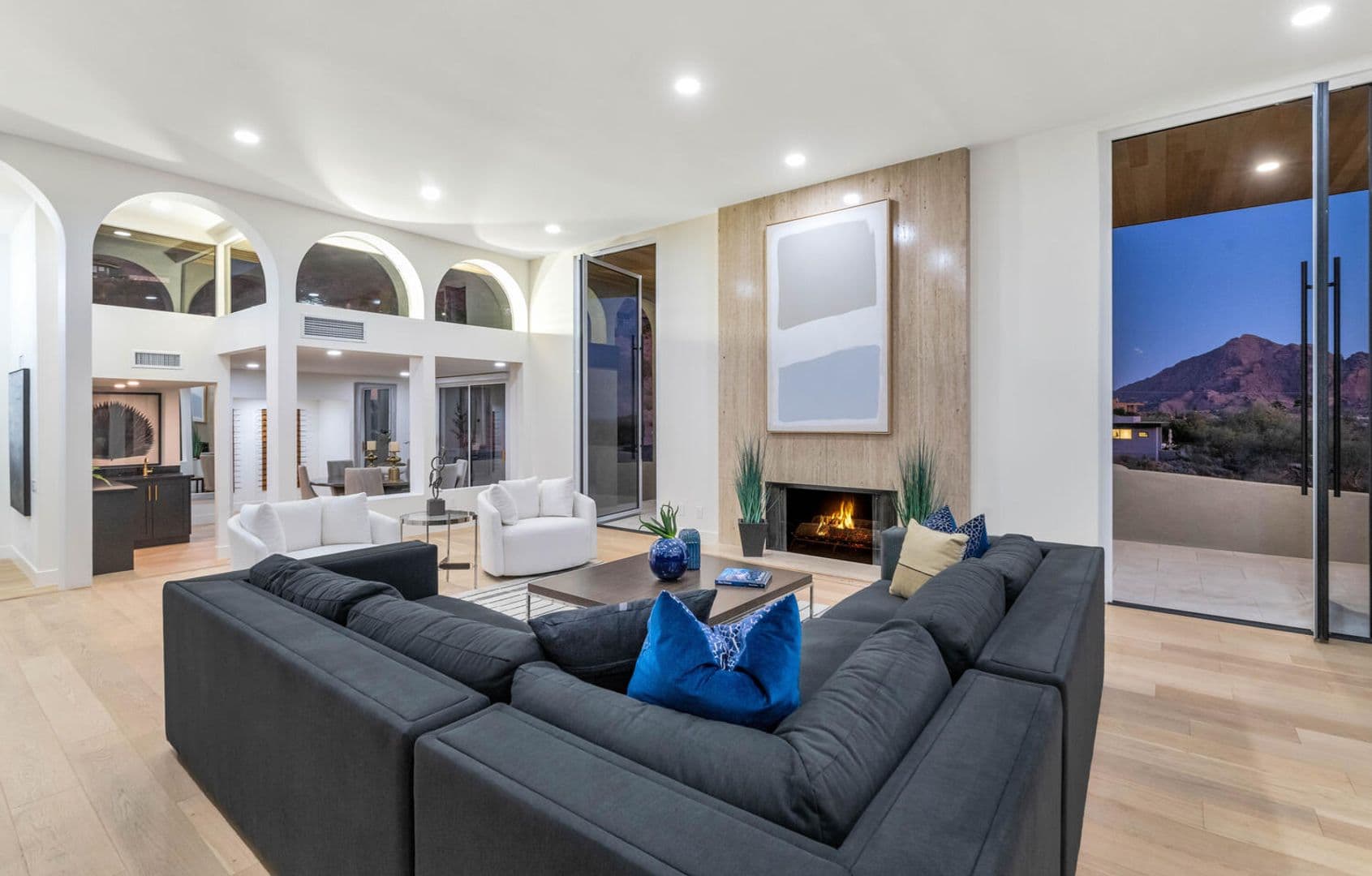 Paradise Valley House: 6664 N. 40th St