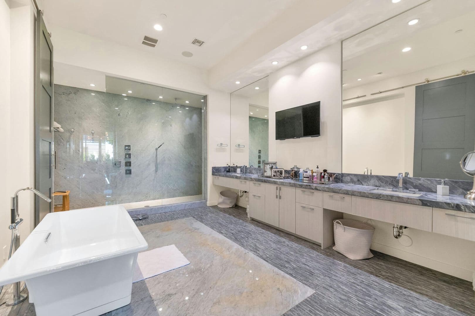Phoenix House: 2 Biltmore Estates #101