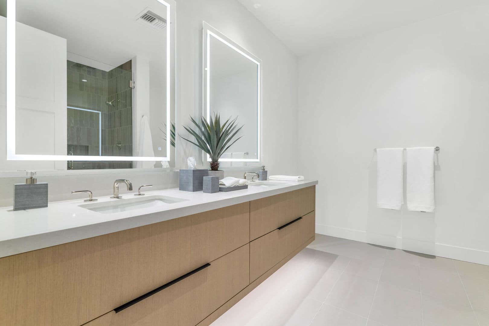 Scottsdale House: 5000 N Camelback Ridge Rd #407
