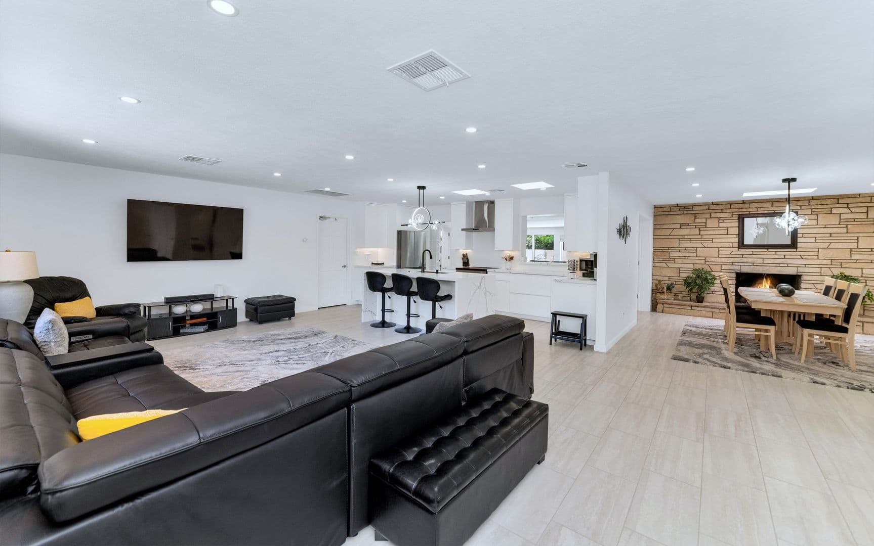 Phoenix House: 4406 N Dromedary Rd