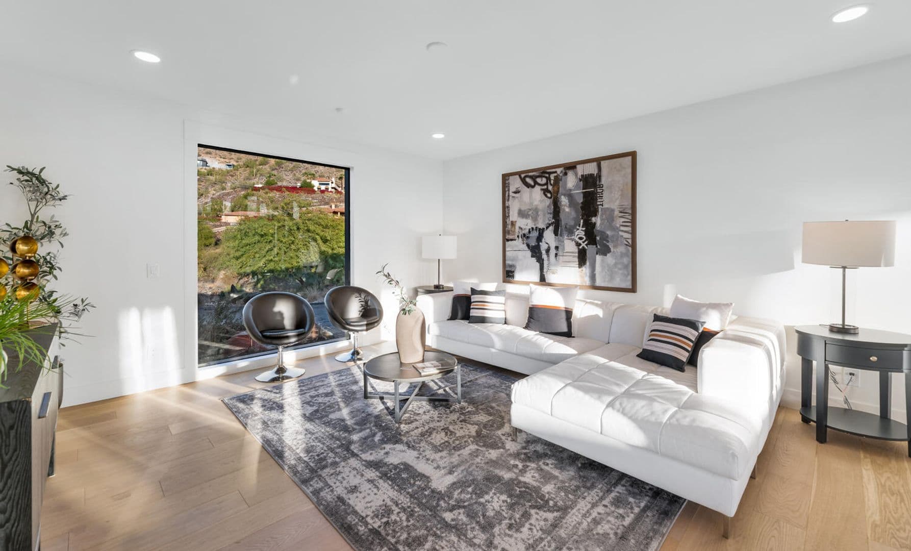 Paradise Valley House: 6664 N. 40th St