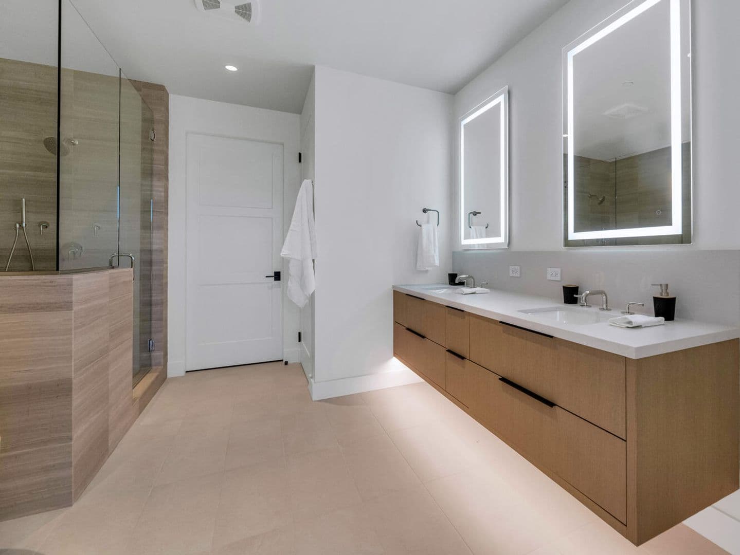 Scottsdale House: 4849 N Camelback Ridge Rd #B203