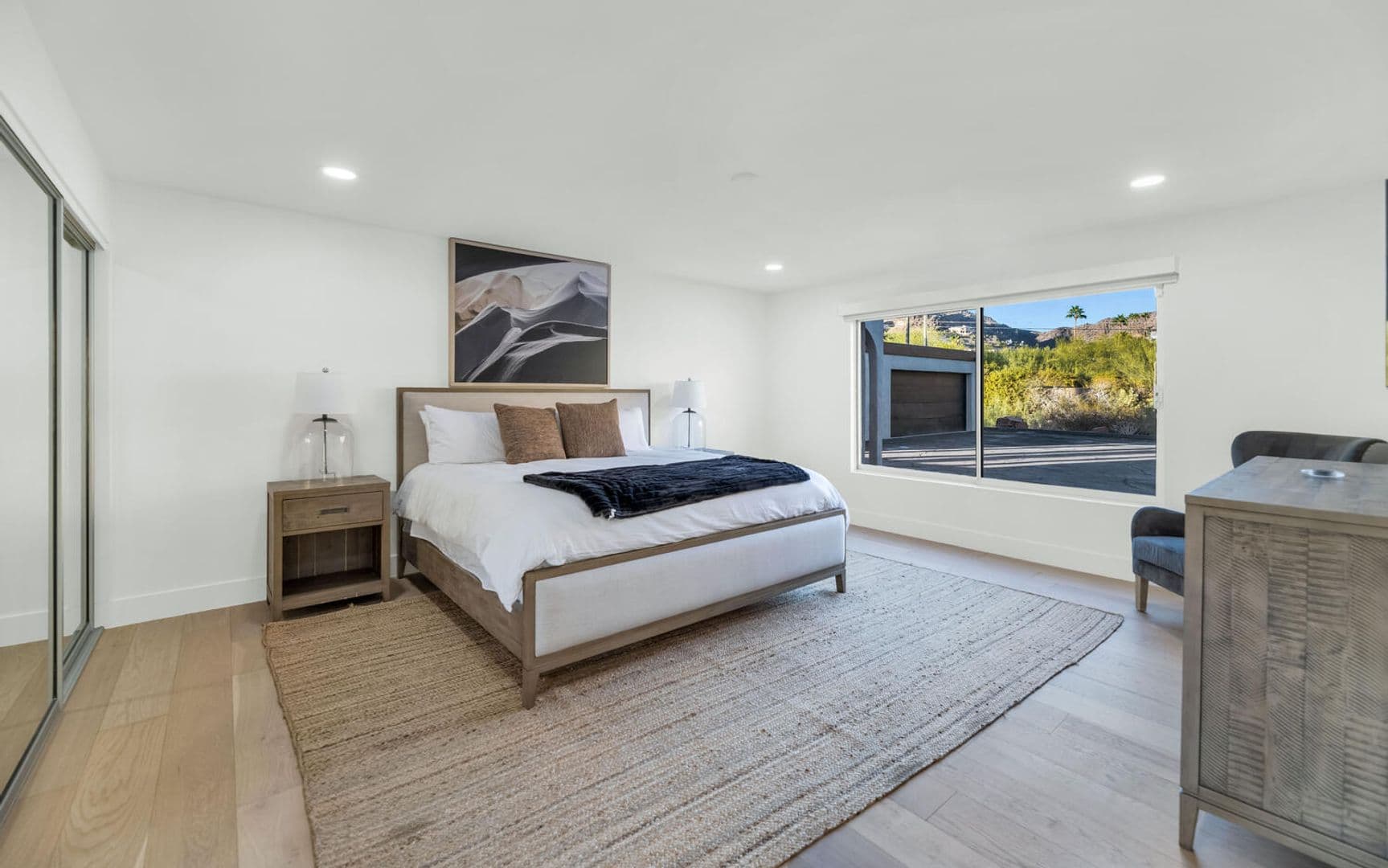 Paradise Valley House: 6664 N. 40th St