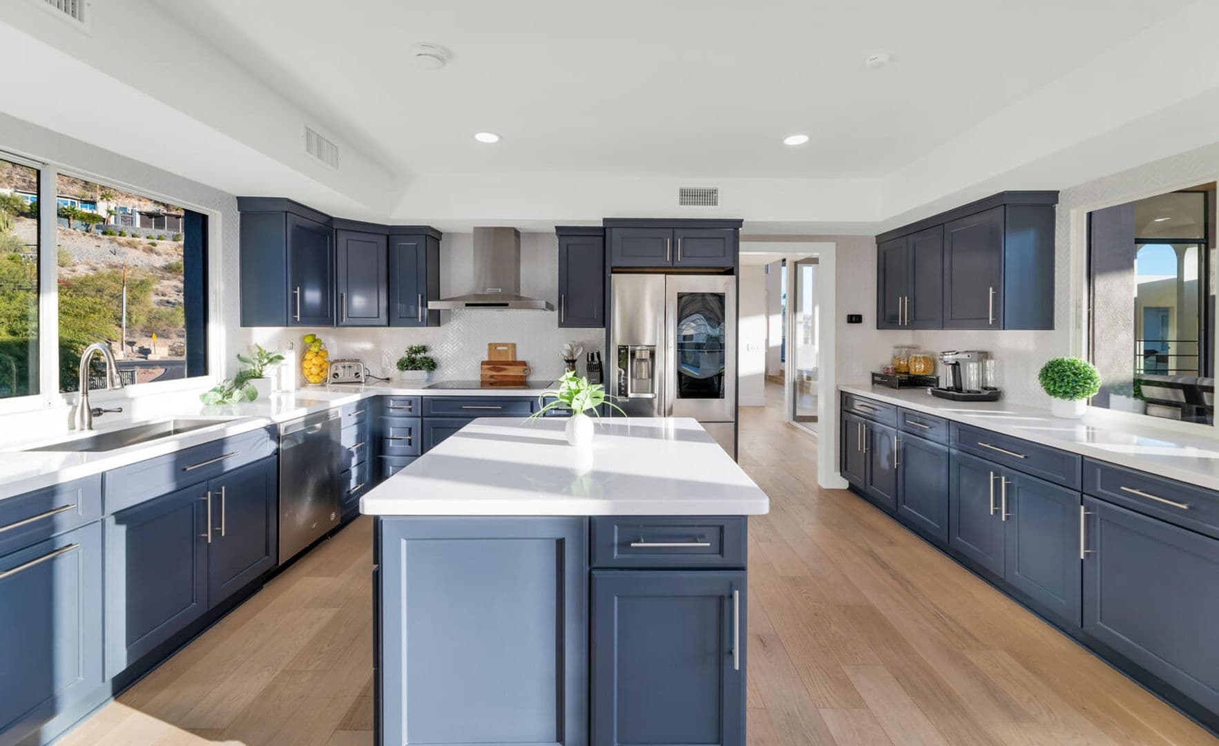 Paradise Valley House: 6664 N. 40th St