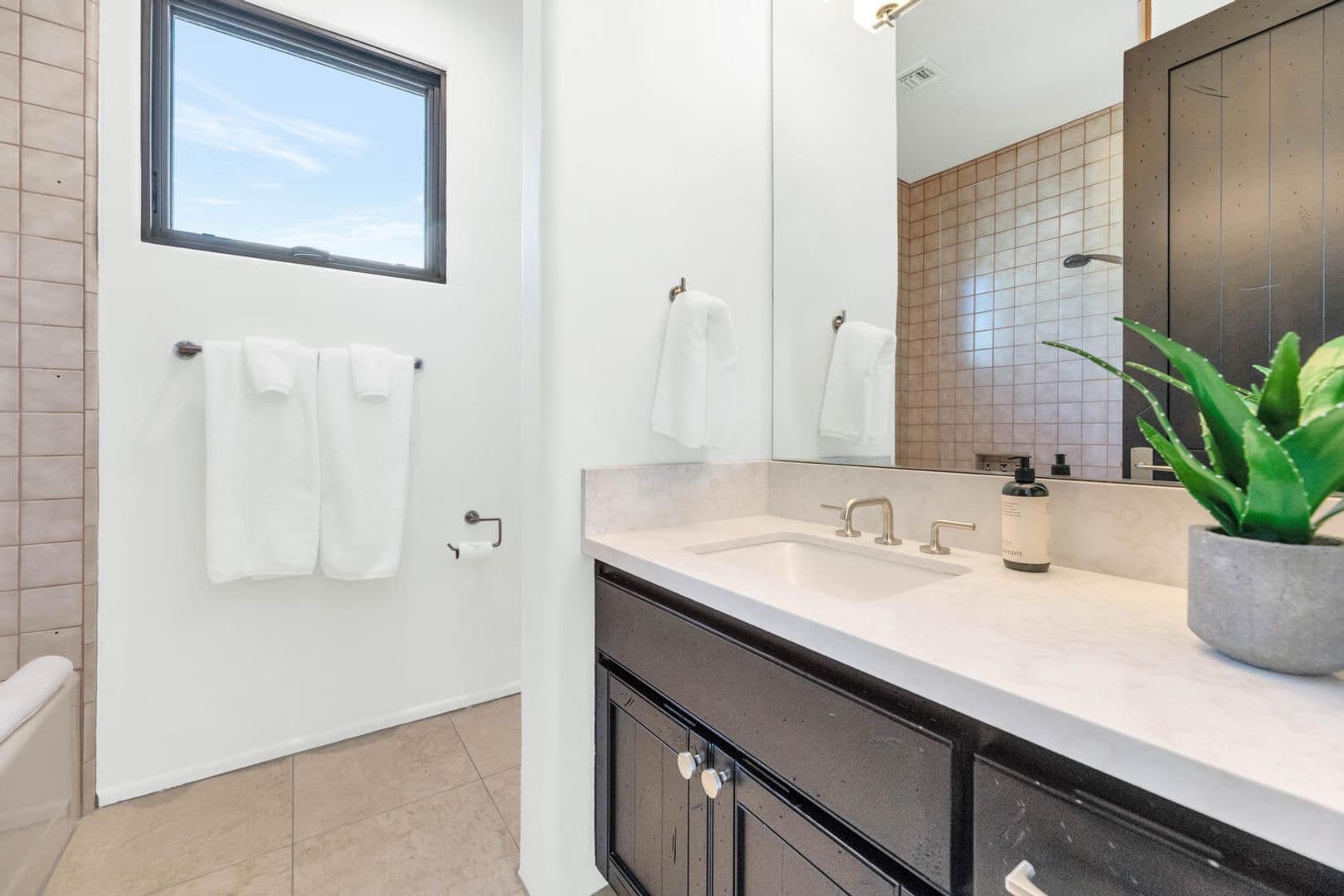 Paradise Valley House: 5810 E Cholla Ln