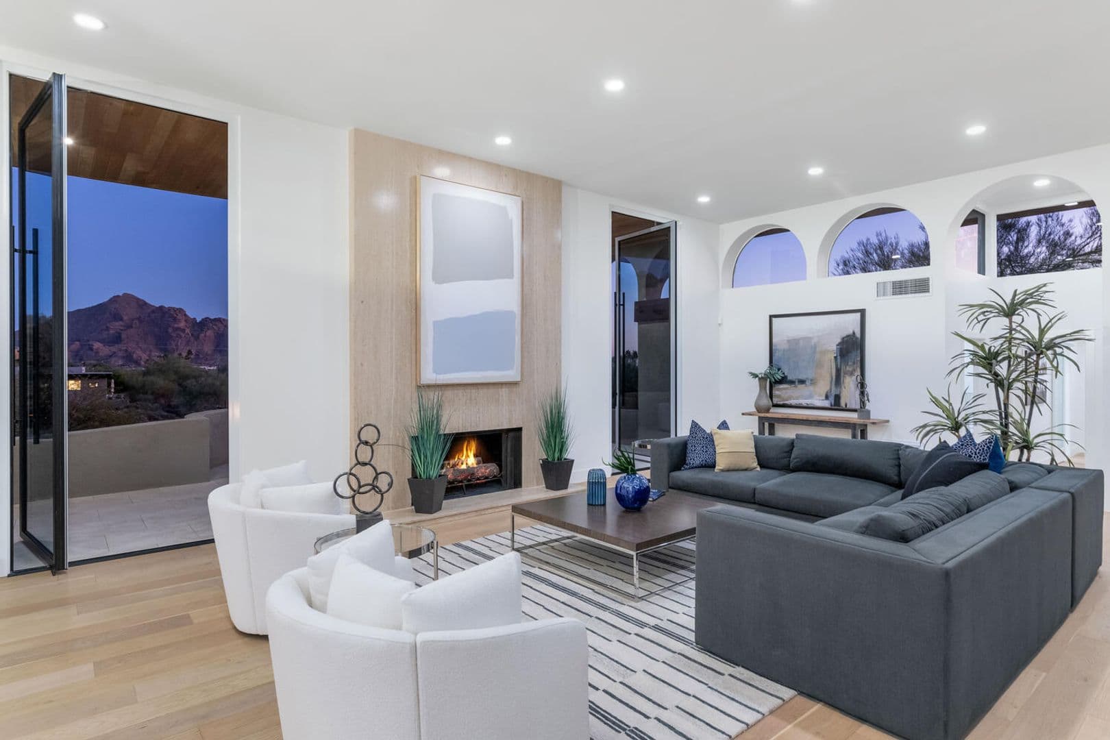 Paradise Valley House: 6664 N. 40th St