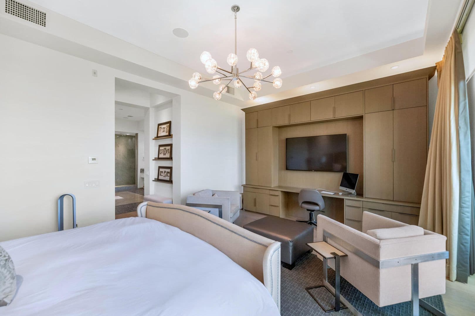 Phoenix House: 2 Biltmore Estates #101
