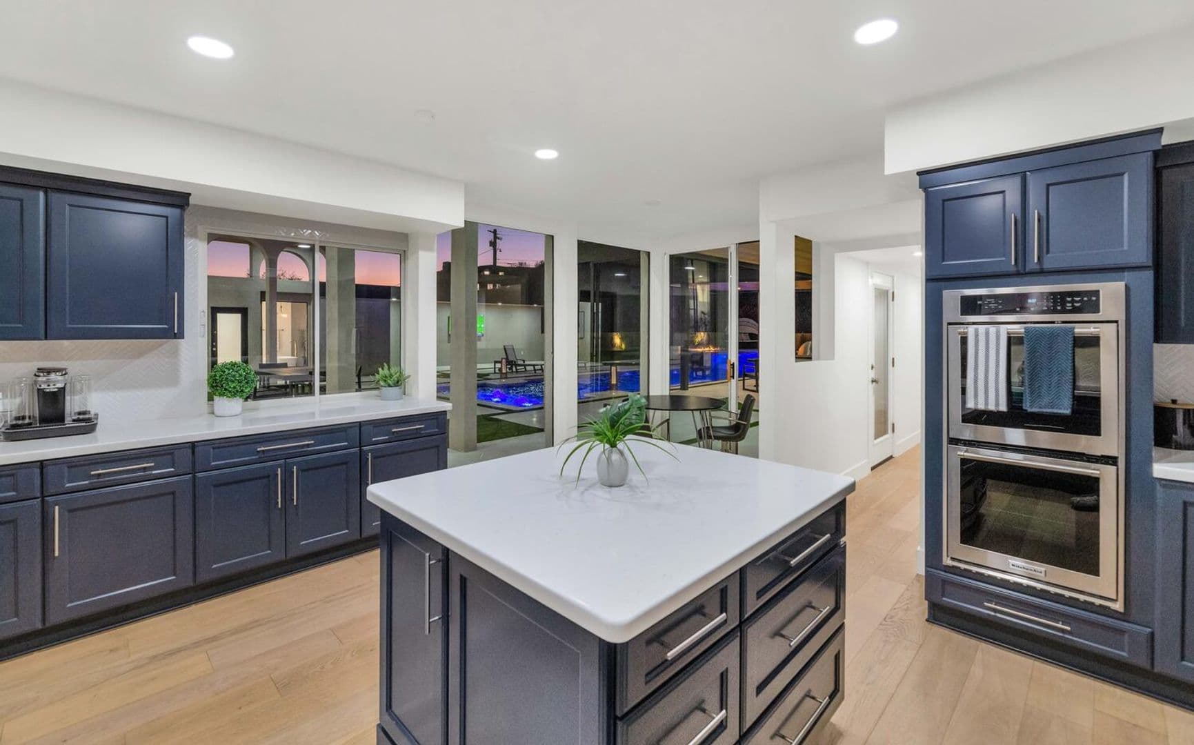 Paradise Valley House: 6664 N. 40th St