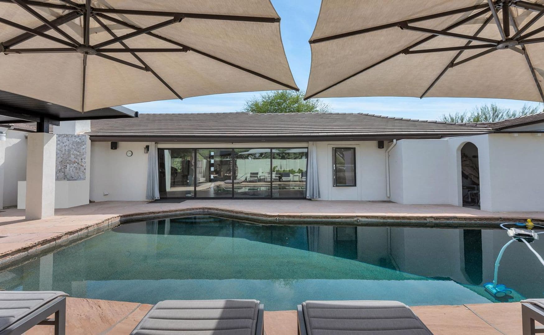 Paradise Valley House: 5228 N. 70th Pl
