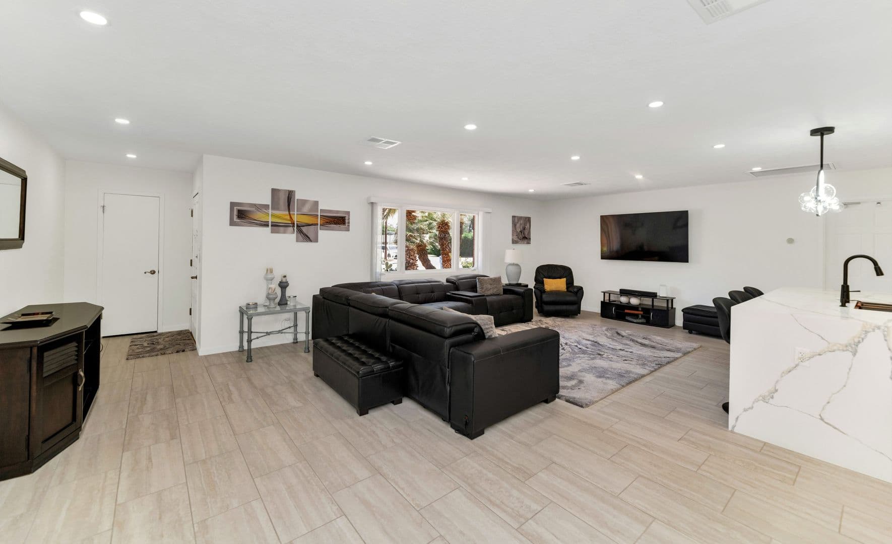 Phoenix House: 4406 N Dromedary Rd