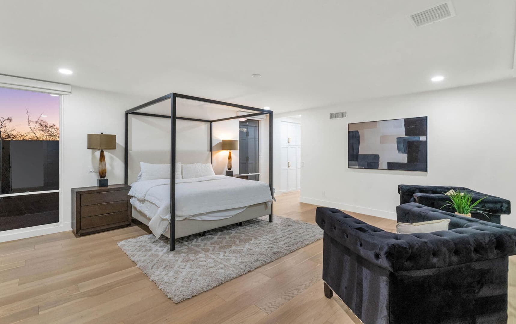 Paradise Valley House: 6664 N. 40th St