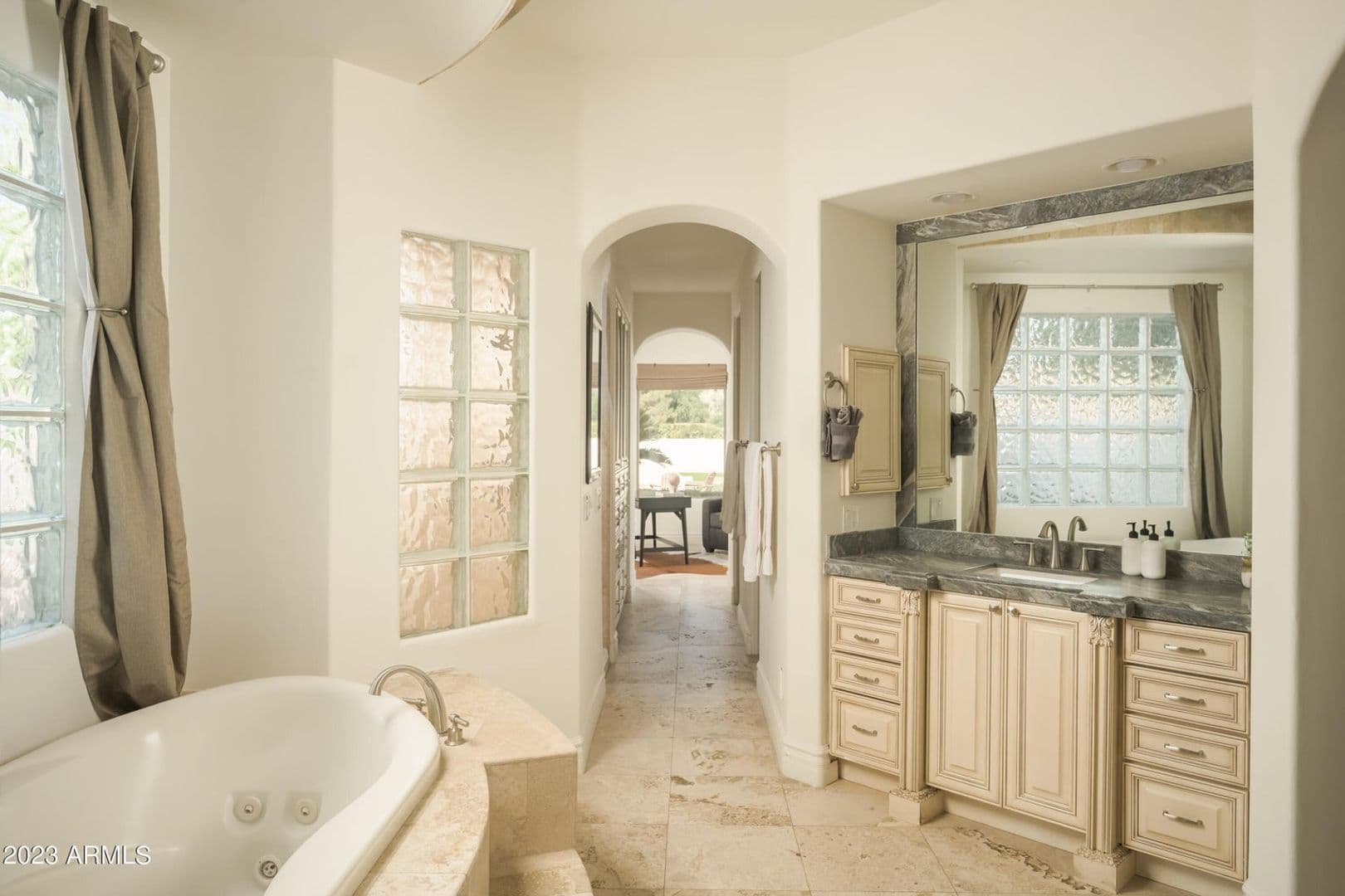 Paradise Valley House: 9215 N. Invergordon Rd