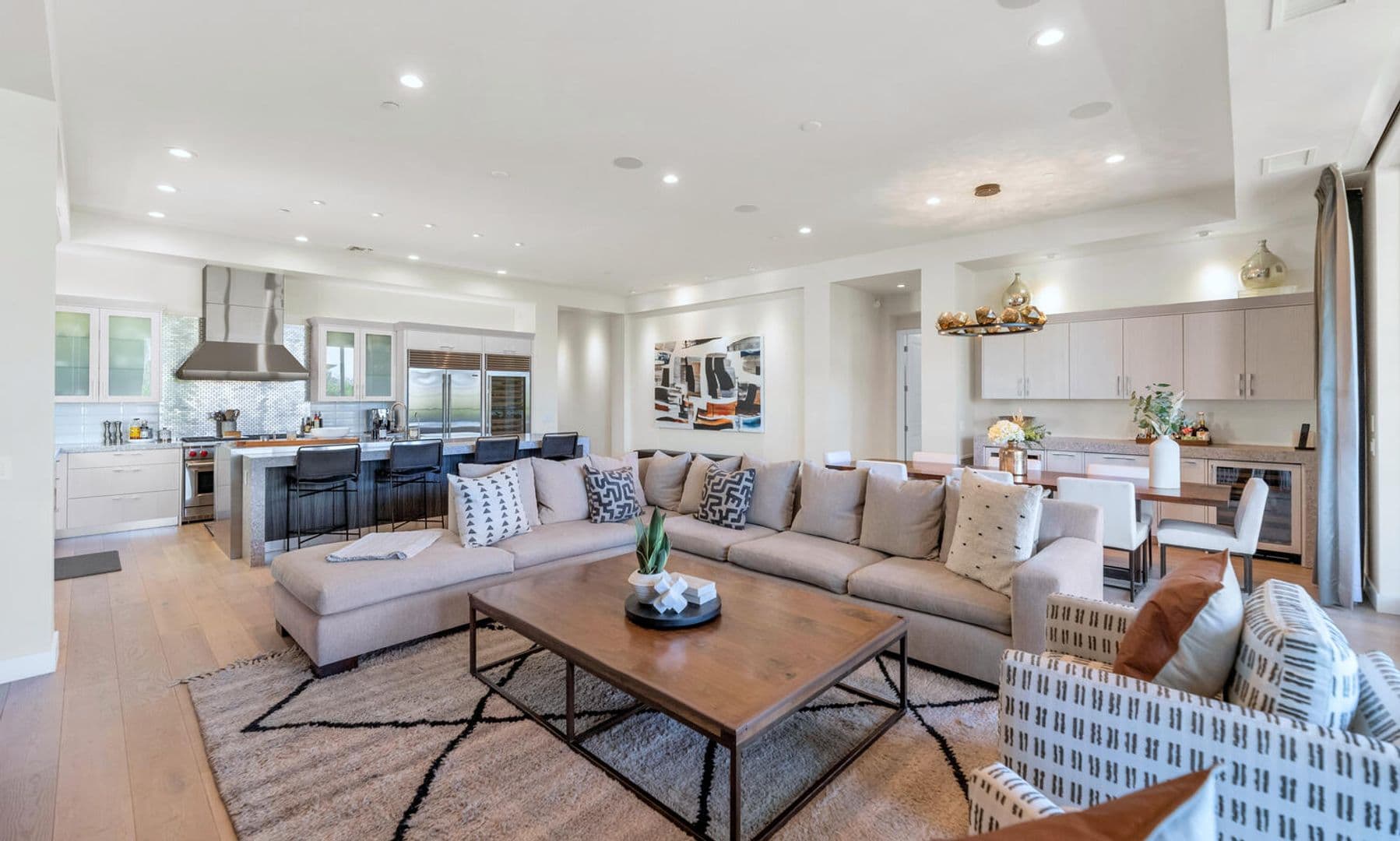 Phoenix House: 2 Biltmore Estates #101