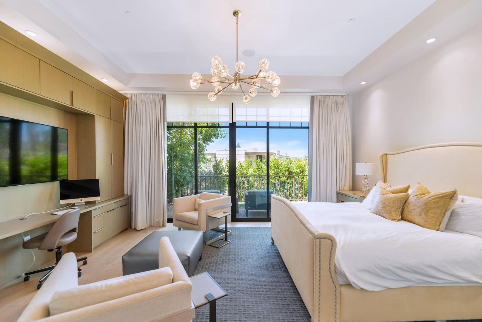 Phoenix House: 2 Biltmore Estates #101
