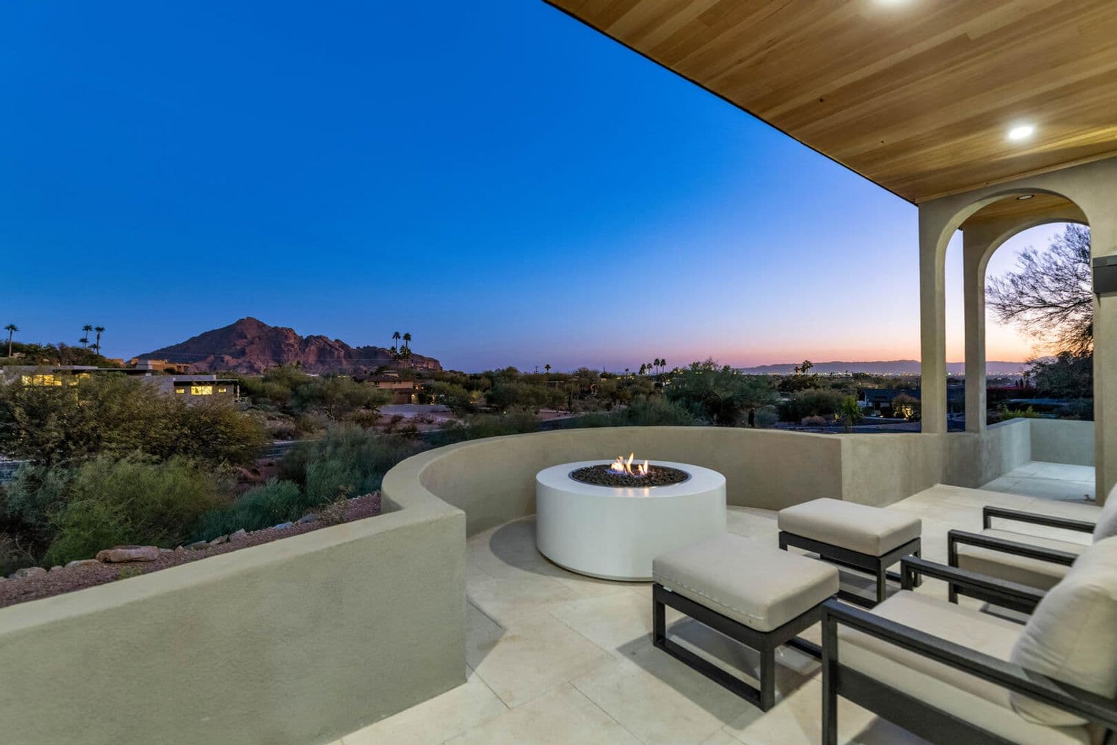 Paradise Valley House: 6664 N. 40th St