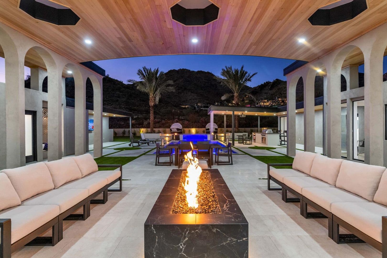 Paradise Valley House: 6664 N. 40th St