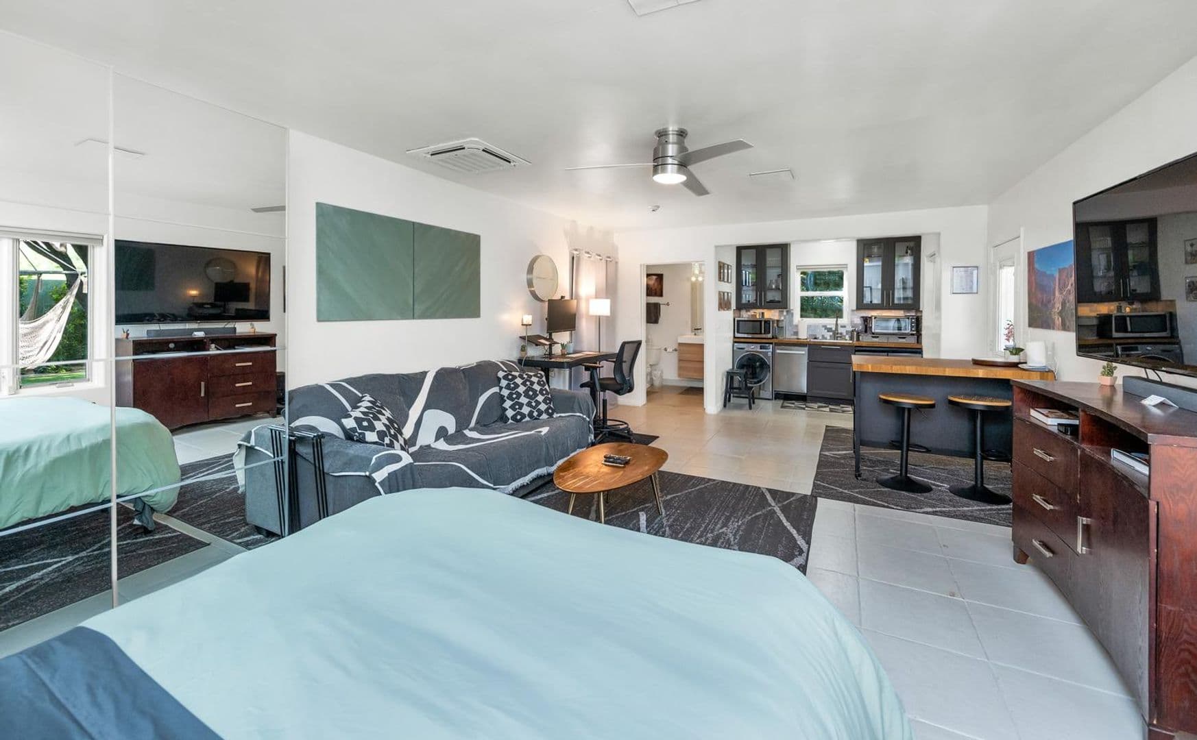 Paradise Valley House: 5228 N. 70th Pl
