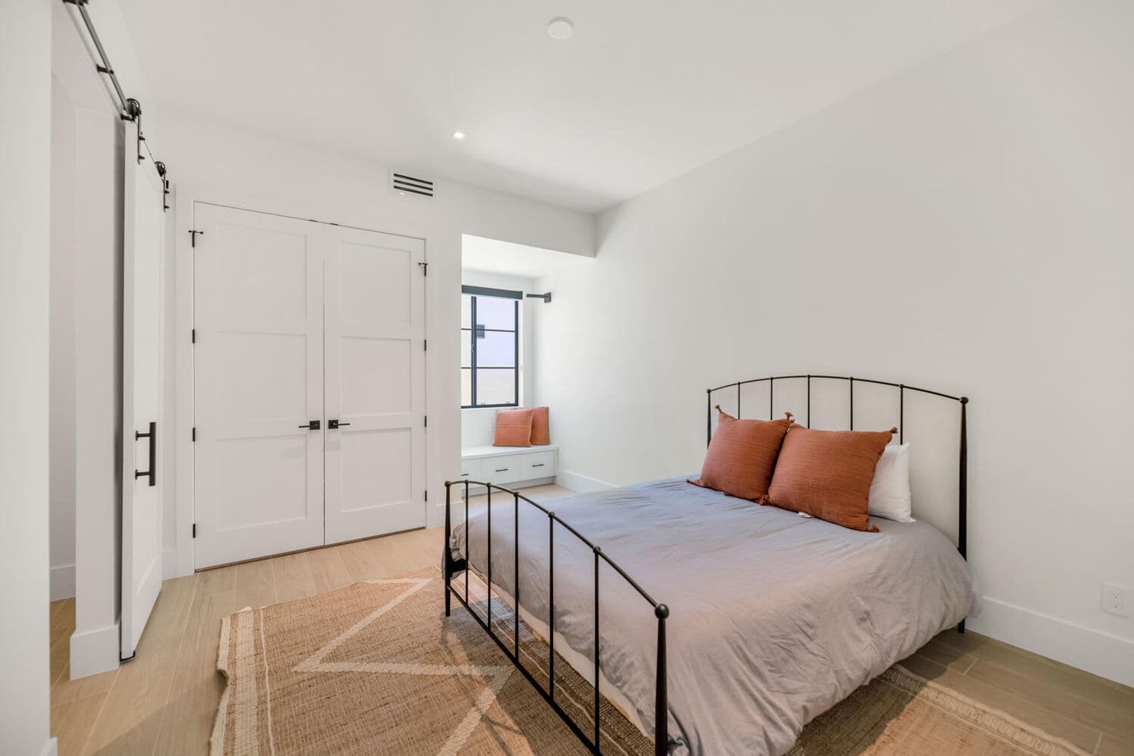 Phoenix House: 4216 E Hazelwood St