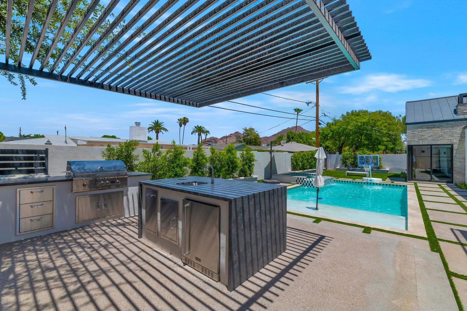 Phoenix House: 4216 E Hazelwood St