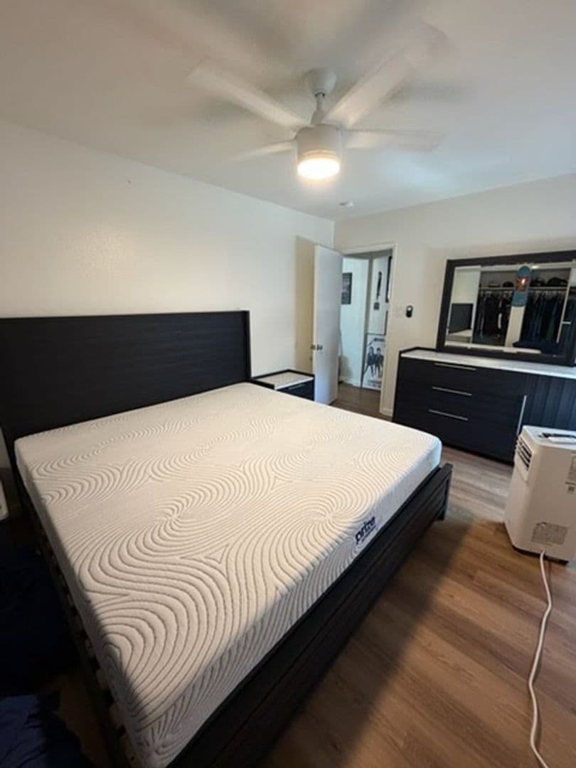 Huntington Beach Apartment: 302 8th St