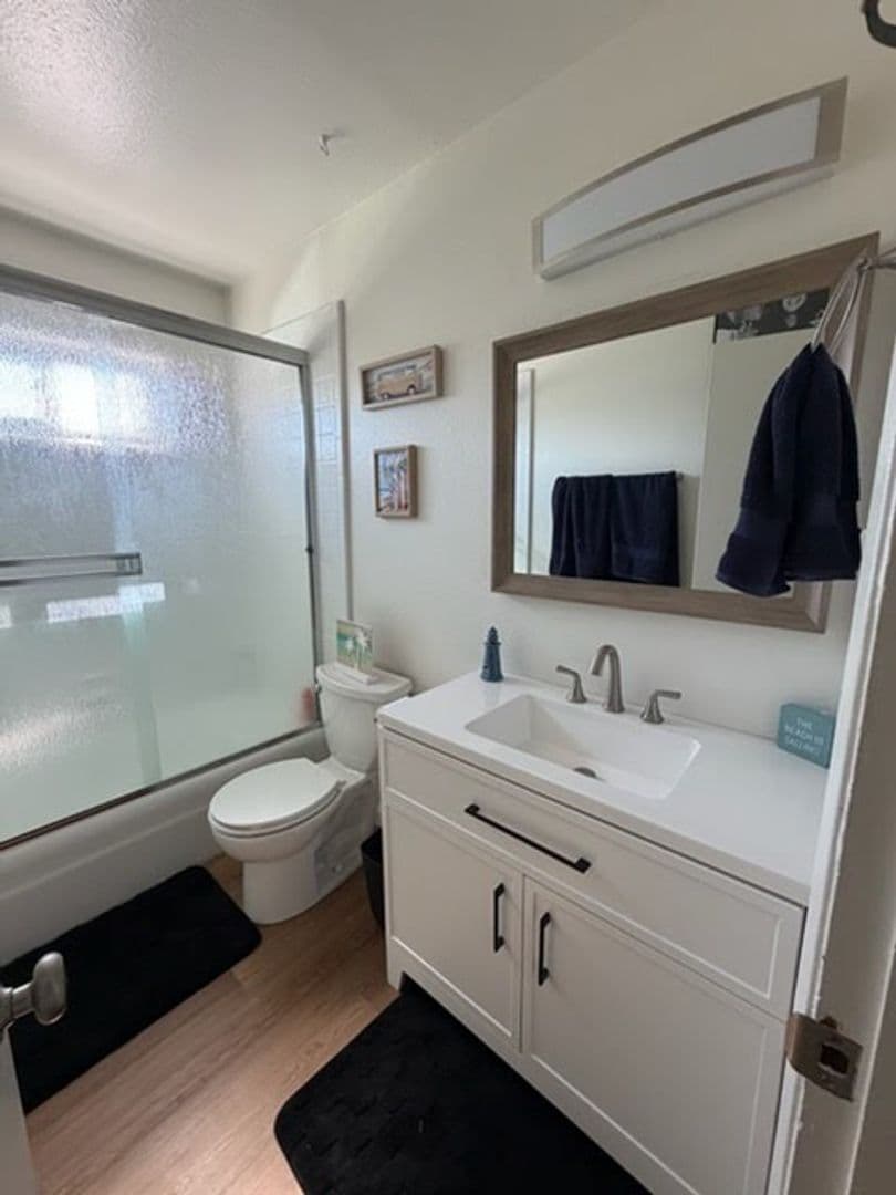 Huntington Beach Apartment: 302 8th St