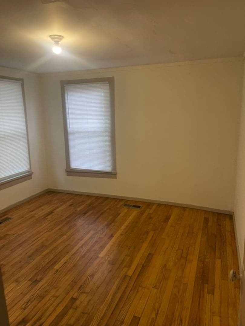 Bowling Green House: 923 e 14th Ave