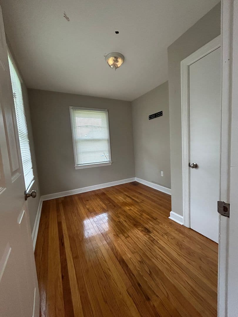 Bowling Green House: 1425 Parkhurst