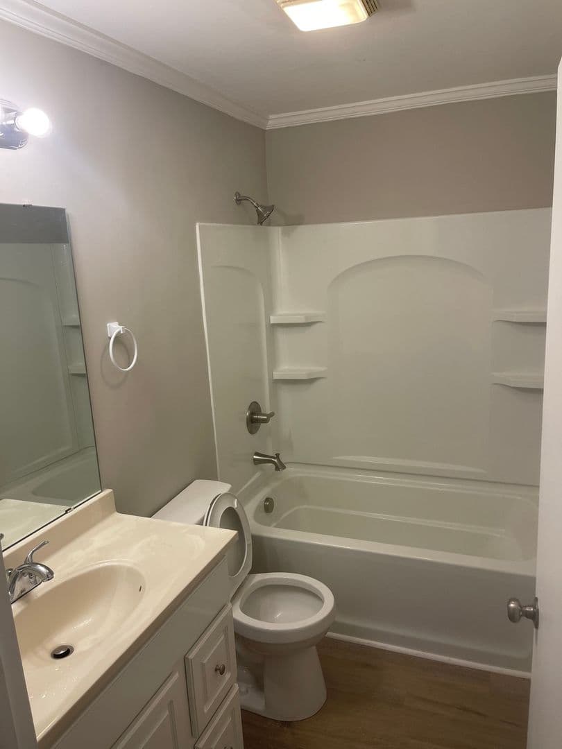 Bowling Green House: 1425 Parkhurst