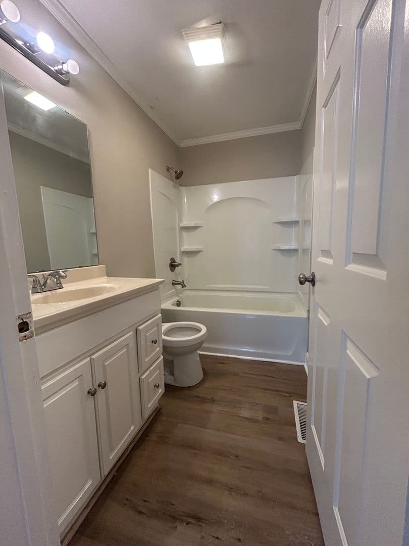 Bowling Green House: 1425 Parkhurst