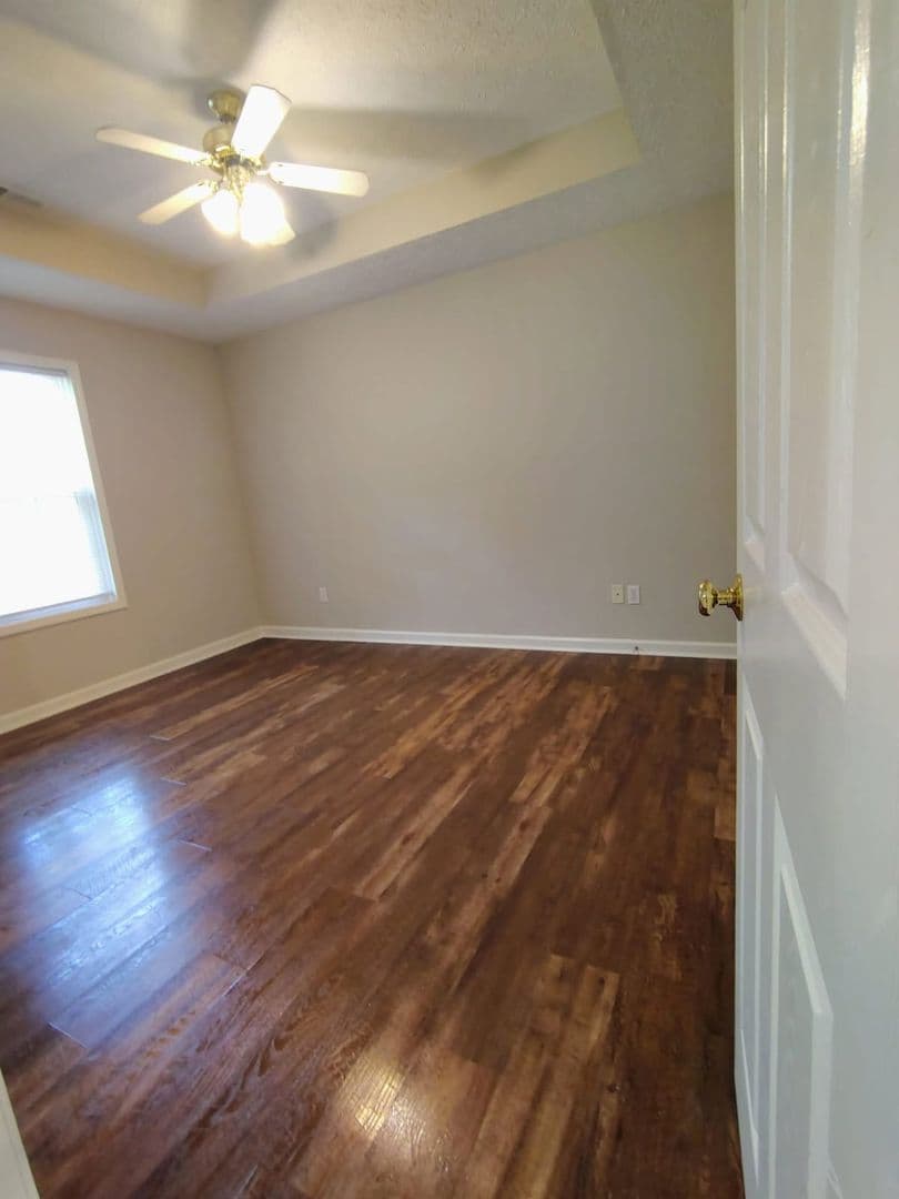 Bowling Green Apartment: 1329 Scottsville Road