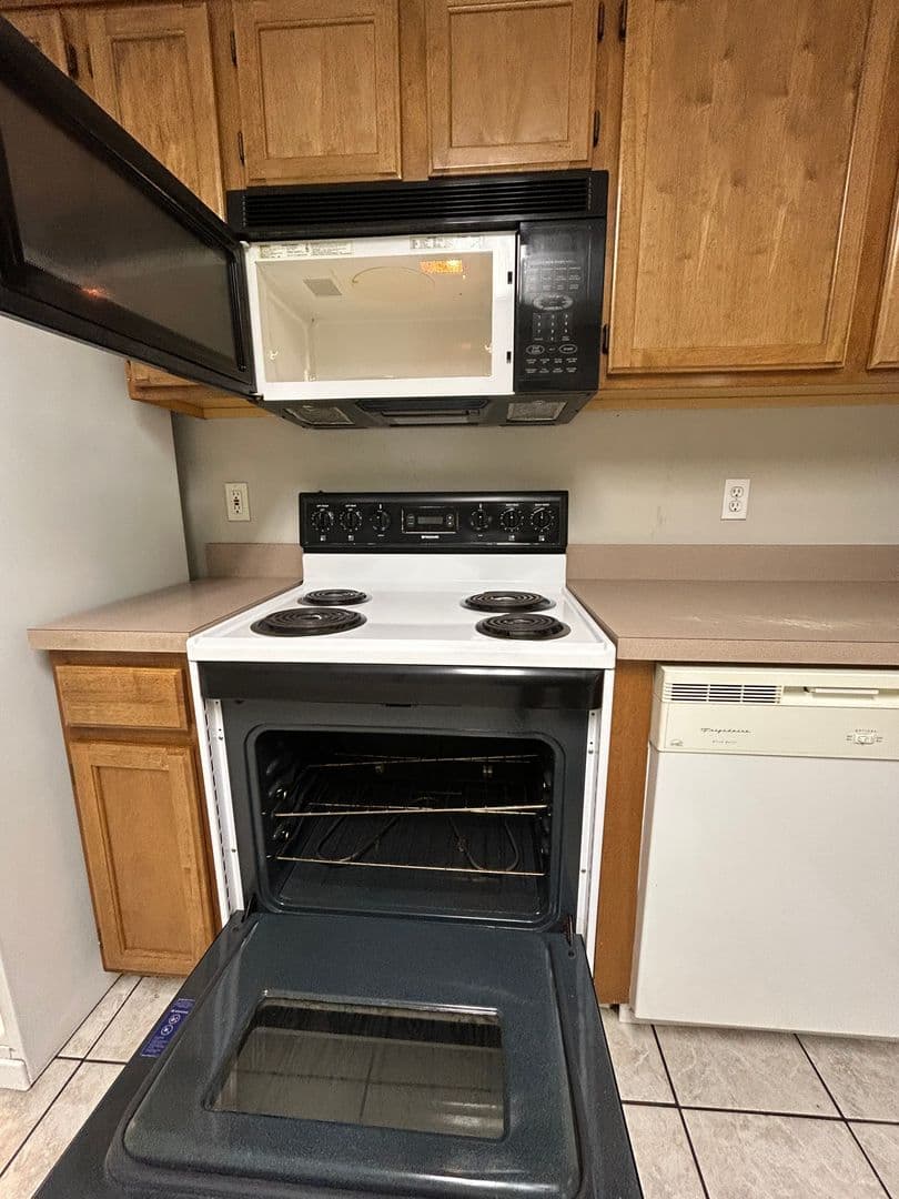Bowling Green Apartment: 1329 Scottsville Road