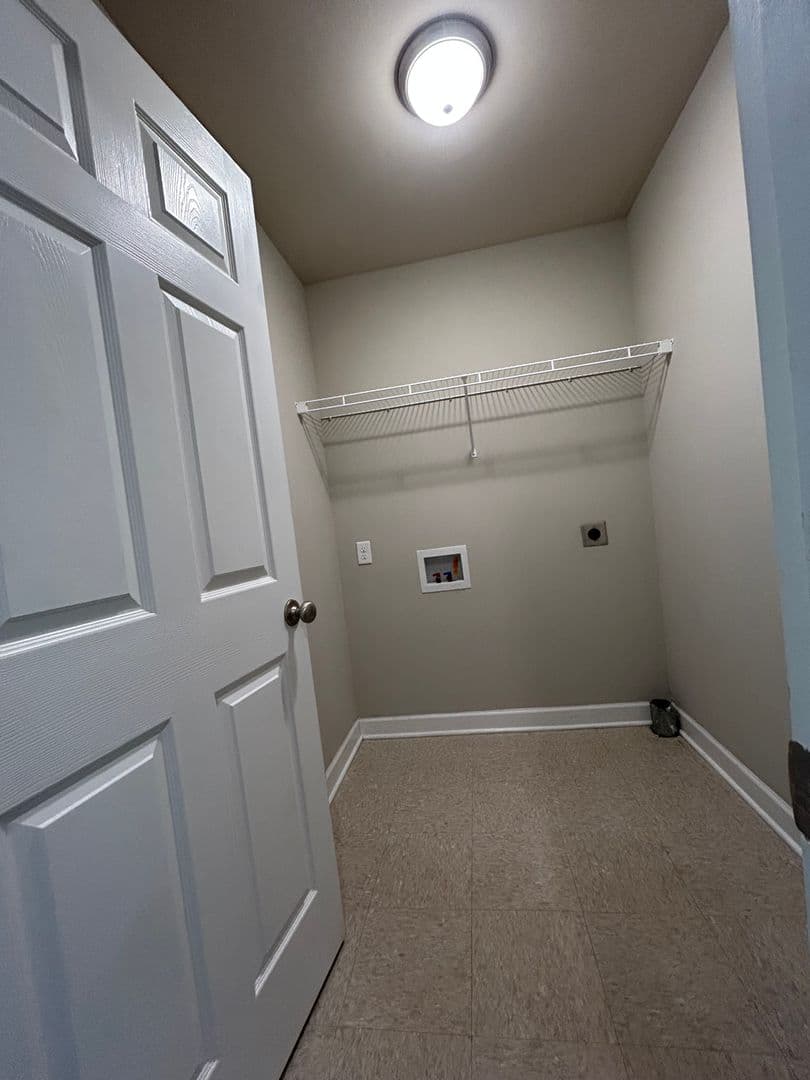 Bowling Green Apartment: 208 Moss Creek