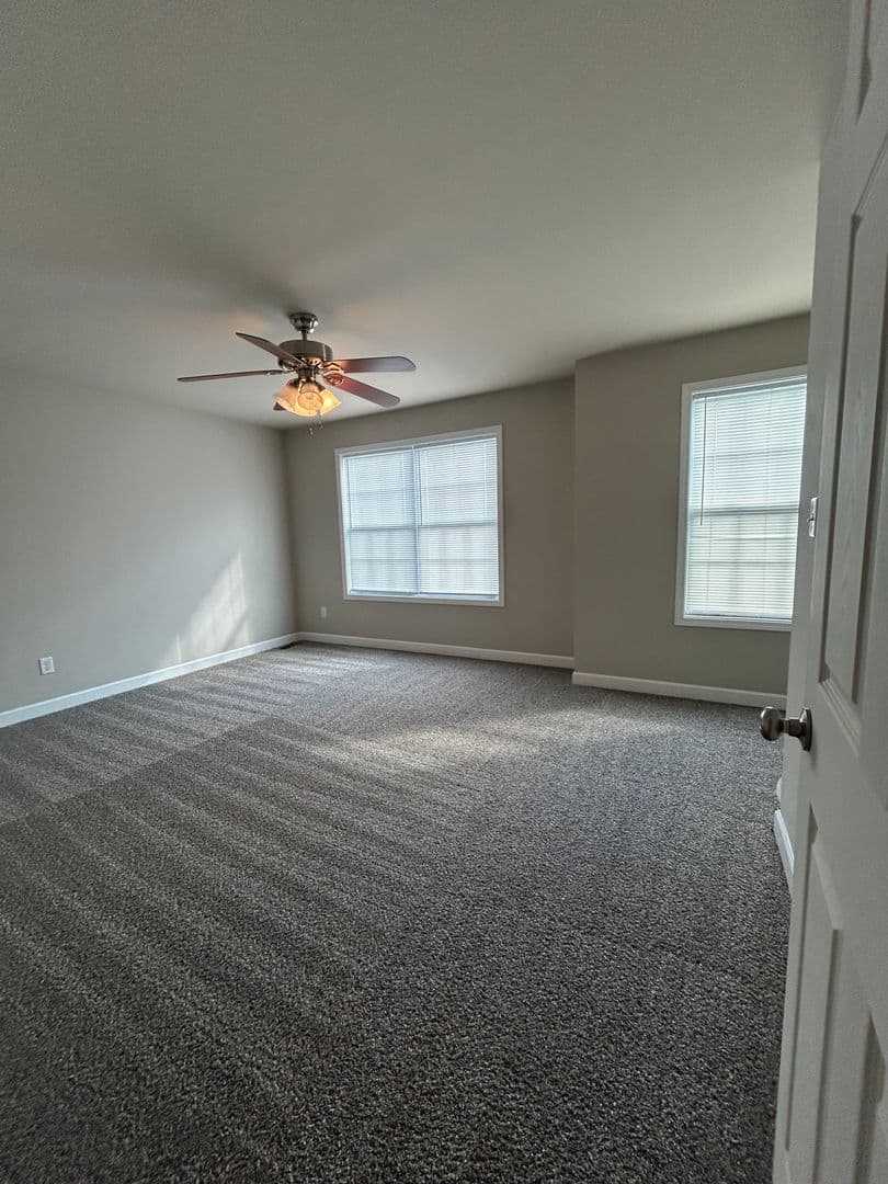 Bowling Green Apartment: 208 Moss Creek