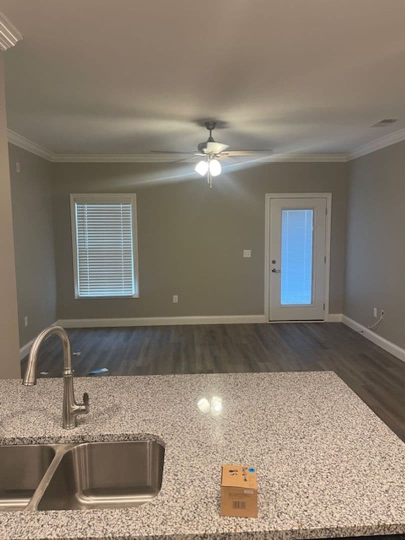 Bowling Green Apartment: 5276 Baker Springs Street