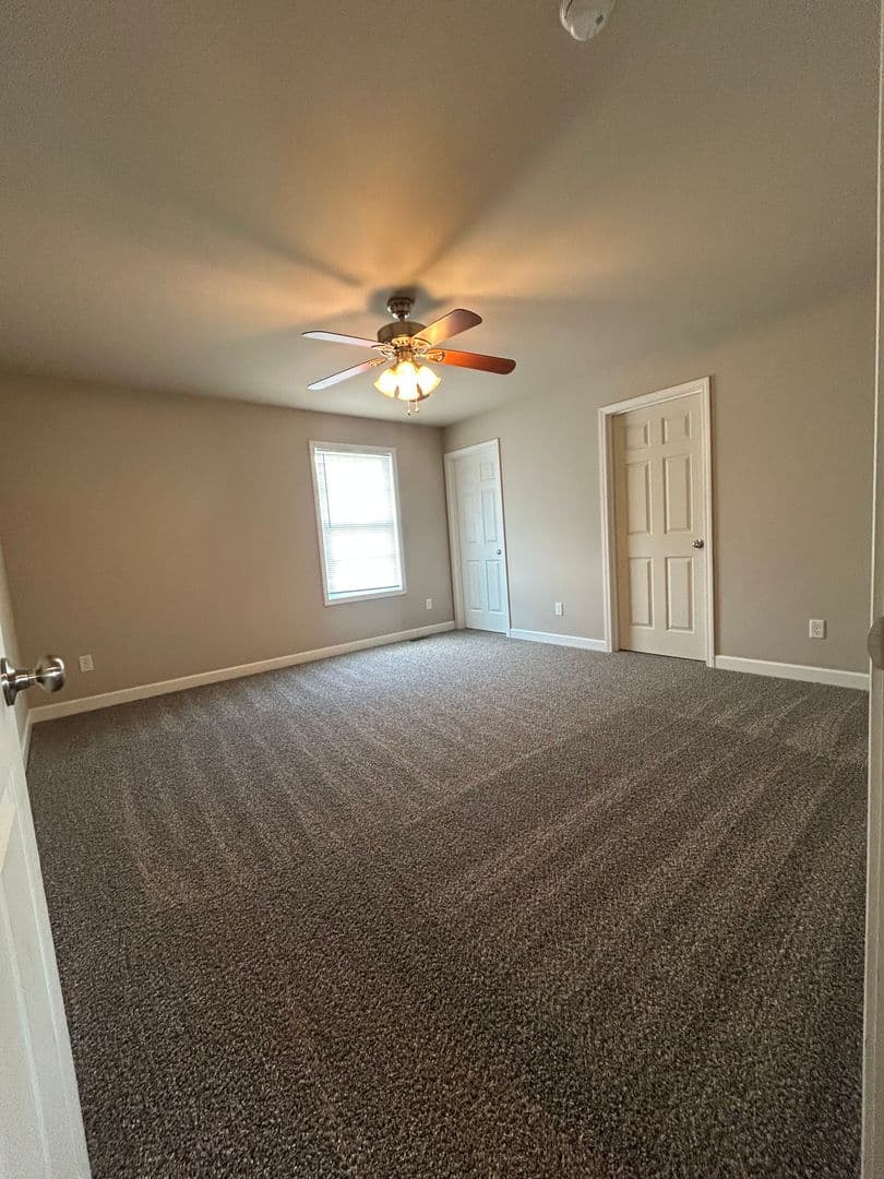 Bowling Green Apartment: 208 Moss Creek