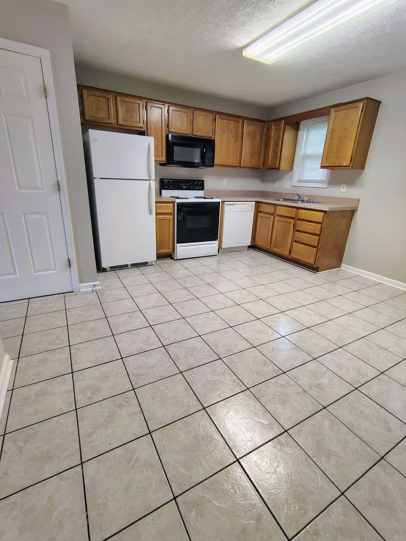 Bowling Green Apartment: 1329 Scottsville Road