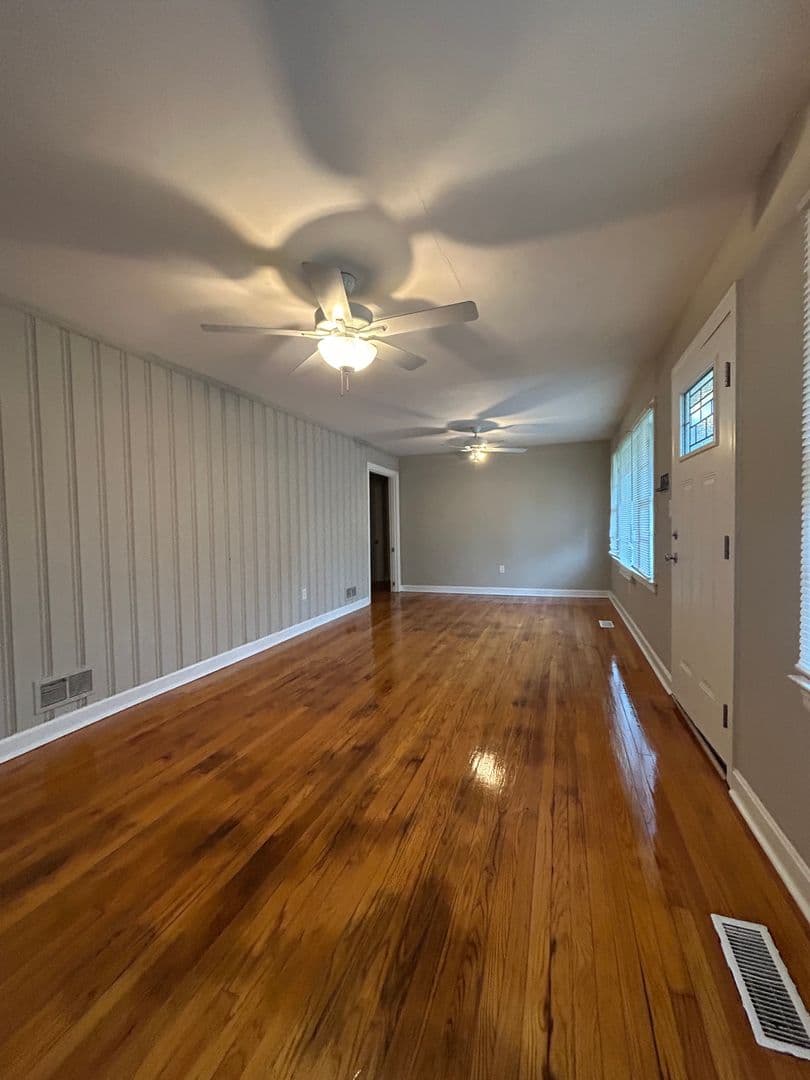 Bowling Green House: 1425 Parkhurst