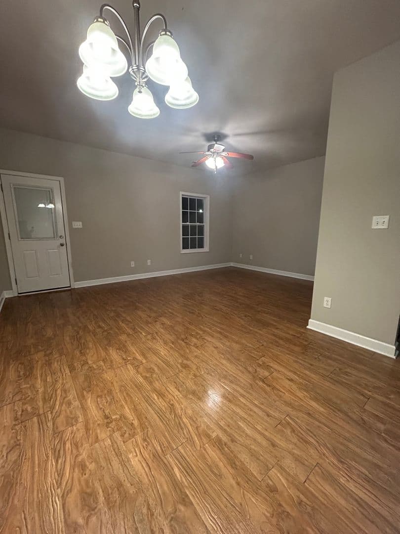 Bowling Green Apartment: 208 Moss Creek