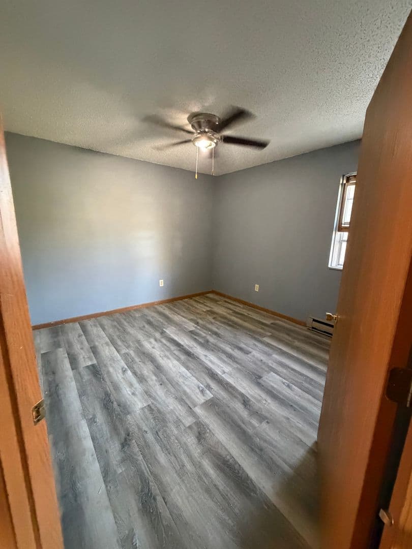 Woodville Apartment: 204 Oak Street
