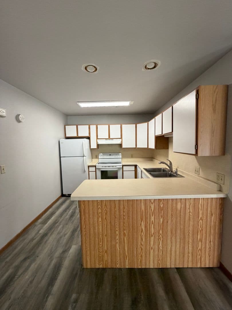 Woodville Apartment: 200 Oak Street