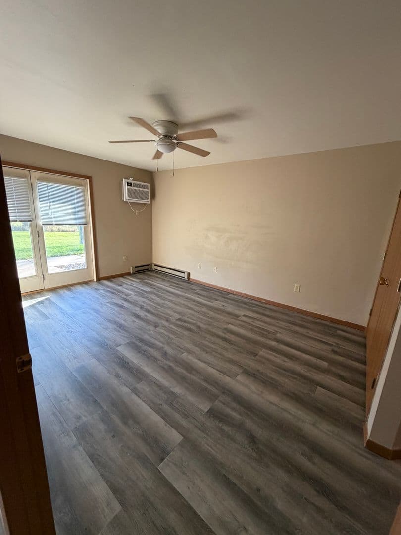 Woodville Apartment: 200 Oak Street