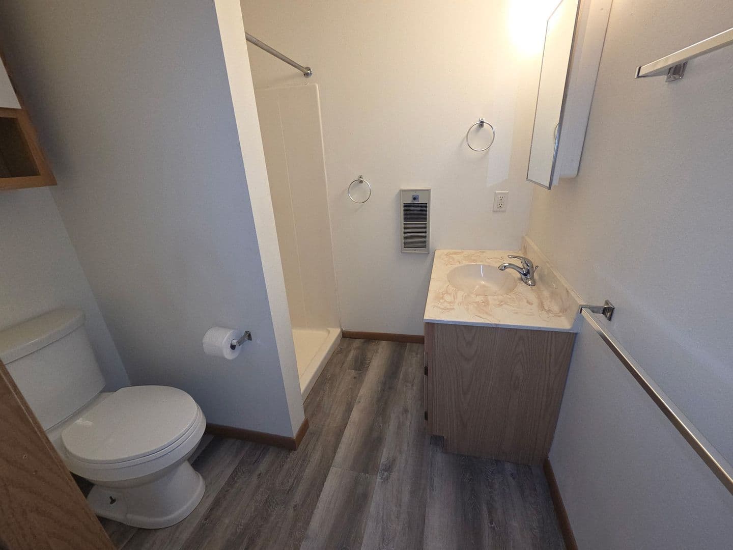 Woodville Apartment: 200 Oak Street
