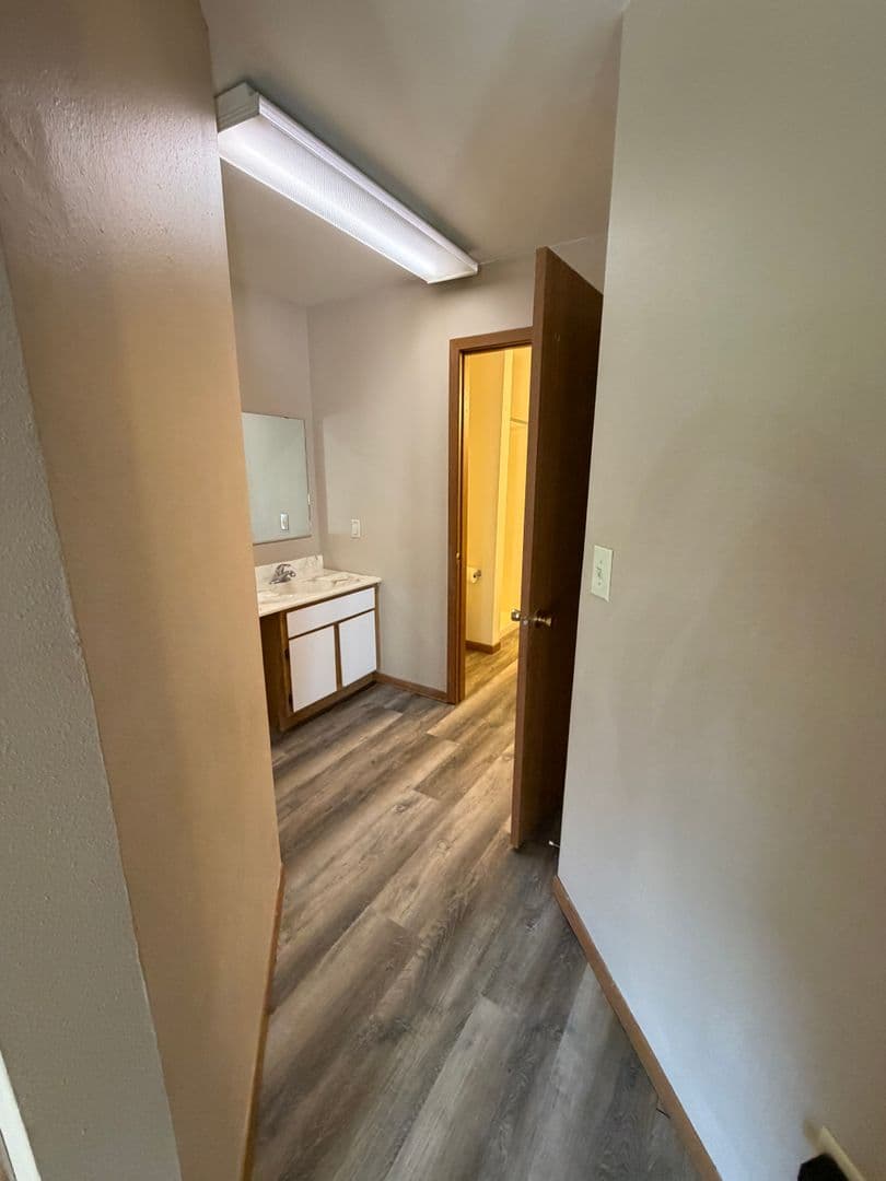 Woodville Apartment: 200 Oak Street
