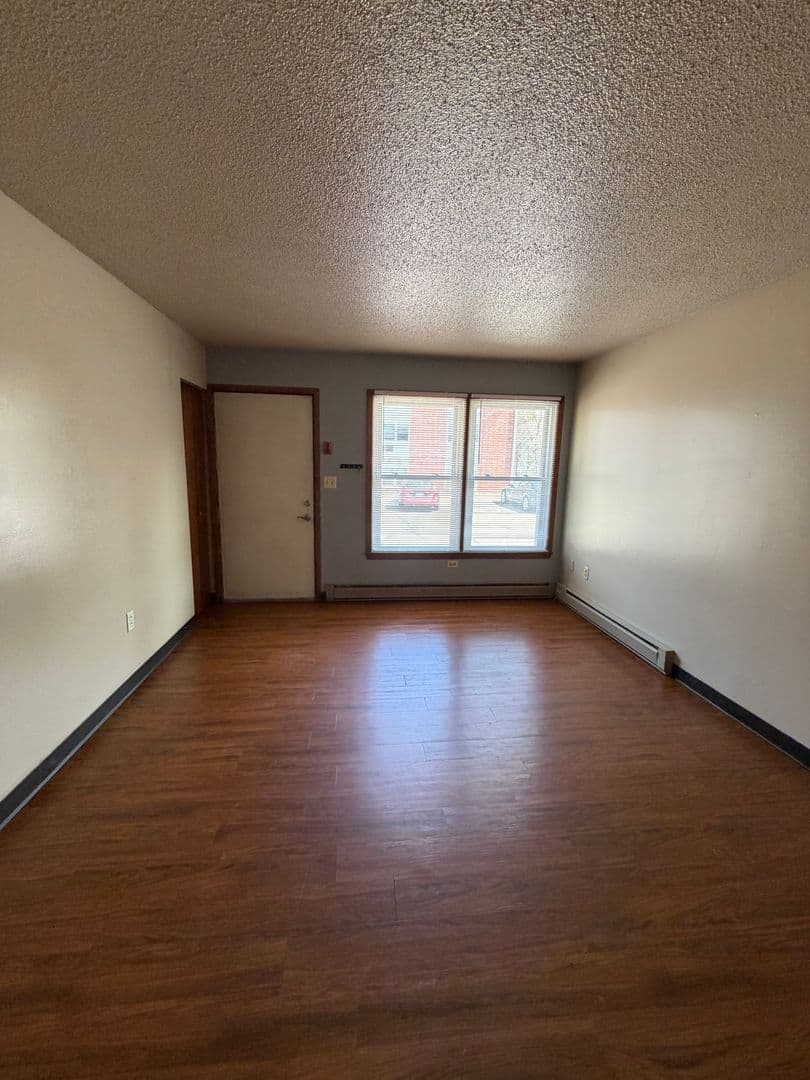 Black River Falls Apartment: 517 N 8th Street
